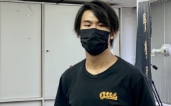被控香港国安法第23条“串谋煽动他人实施颠覆国家政权罪”的贤学思政前秘书长、20岁的陈枳森 (美国之音/汤惠芸)