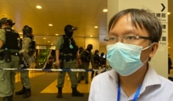 新同盟区议员谭凯邦批评5月27日警方在香港多区严密布防,令香港变成警察国家限制市民言论及表达自由 (美国之音/汤惠芸)