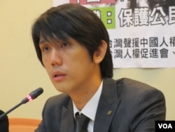 台湾声援中国人权律师网络副召集人王龙宽律师 (美国之音张永泰拍摄)