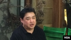 1989年广场领袖吾尔开希2016年6月1日接受美国之音采访(VOA齐勇明拍摄)