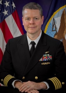 “仁慈号”医疗指挥官约翰·罗特拉克上校 (美国海军资料照)