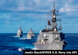 日本、印度、澳大利亚和美国海军在举行联合军演。(2021年8月27日)