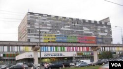 莫斯科北部的奥斯坦金诺广播电视中心。（美国之音白桦拍摄）