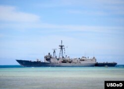 停泊在珍珠港的美国海军盖瑞号导弹护卫舰。(2014年7月9日)