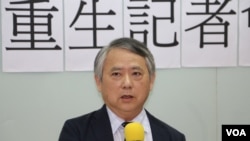 台湾政治大学国家发展研究所教授李酉潭 (美国之音记者杨明拍摄)