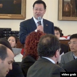 原北大教授夏业良参加在纽约举行的如何促进中国人权的研讨会