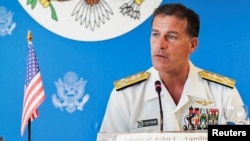 资料照片:时任美国印太司令部司令约翰·阿奎利诺在泰国曼谷参加记者会。(2019年12月13)