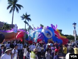 柯阵营游行嘉年华(美国之音许波拍摄)
