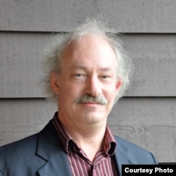 加拿大“法律和民主中心”的执行主任托比•曼德尔(Toby Mendel)