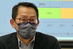 香港中文大学中国研究中心兼任讲师叶国豪表示,市民质疑特首林郑月娥处理多名高官疫情下出席百人生日派对双重标准,可能影响她争取连任 (美国之音/汤惠芸)