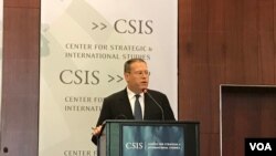 美国驻港澳总领事唐伟康2017年6月13日在华盛顿智库战略与国际研究中心就香港回归20周年发表主题演讲。(美国之音林枫拍摄)