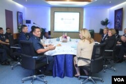 美国空军部长詹姆斯2016年8月22日与菲律宾军方官员会晤(菲空军照片)