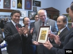 台湾代表团会美国众议院外交事务委员会亚太小组主席夏伯特(来源:台湾驻美代表处)