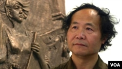 资料照片:雕塑艺术家陈维明。