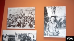 2015年7月1日在北京开幕的《与共和国同命运》知青展览中有下乡知识青年习近平的图片(美国之音林森在参观展览时拍摄)