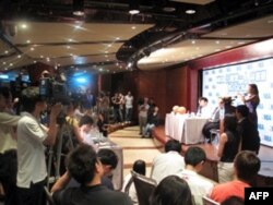 林书豪记者会吸引大批媒体采访