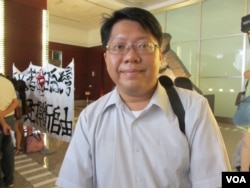 台湾反黑箱服贸民主阵线召集人赖中强(美国之音张永泰拍摄)