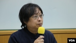 台湾中华大学副教授曾建元 (美国之音记者杨明拍摄)