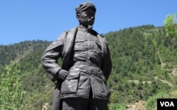 中国红军长征路上的周恩来像(美国之音张楠拍摄)