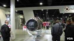 去年8月末莫斯科航展上展出的117S战机引擎。(美国之音白桦拍摄)