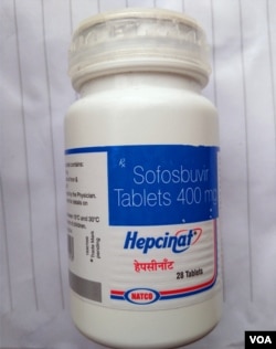 刘女士请人代购的印度产索非布韦,代购价格约为印度当地价的一倍。(美国之音朱诺拍摄,2016年5月22日)