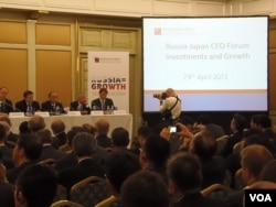 安倍访俄期间,星期一在莫斯科举行俄日工商领袖论坛会议。(美国之音白桦拍摄)