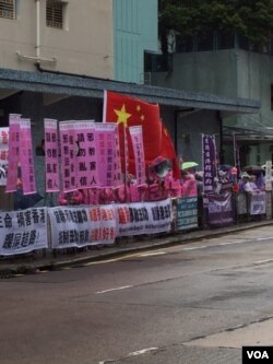 反法轮功组织的阵容 (美国之音记者申华拍摄)