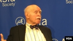 纽约大学法学院教授孔杰荣(美国之音方冰拍摄)