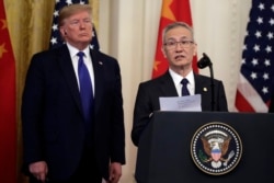 中国国务院副总理刘鹤在白宫签字仪式上讲话时宣读了中国国家主席习近平给美国总统特朗普的一封信。(2020年1月15日)