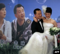 黄海波举起海清