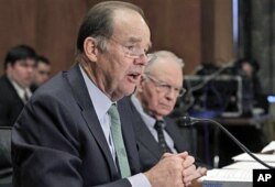 2011 911独立调查委员会的两主席:共和党人,前新泽西州州长托马斯·基恩 (Thomas Kean)和重量级民主党人李・汉密尔顿( Lee Hamilton)在国会作证(2011年3月30日)