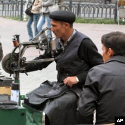 乌鲁木齐市维族人居住的地区,很少能看见汉族人