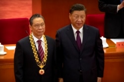 中国领导人习近平为钟南山授奖。(2020年9月8日)