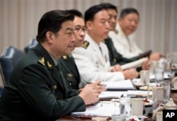 中国国防部长常万全一行访问美国的时候在美国国防部参加会谈(2013年8月19日)