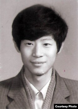 南京大学生吴建民在1989年(1989年,吴建民提供)