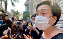 民主党前主席刘慧卿批评控方不理会程序公义,一次过控告47名民主派人士,又反对各被告保释,长时间作保释陈词导致有被告在法庭内不适晕倒,她认为是法律界丑闻 (美国之音/汤惠芸)