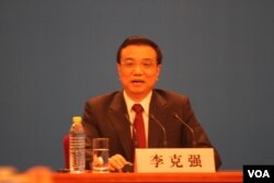 中国总理李克强举行中外记者会(美国之音东方拍摄)