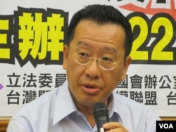 台湾声援中国人权律师网络副召集人顾立雄律师(美国之音张永泰拍摄)