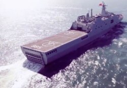 两栖船坞登陆舰“祁连山舰”在南海进行演练。(取自中国海军官方微博视频)