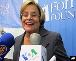 罗斯-雷提南说:“我们爱美国之音, 我们了解美国之音的价值。”