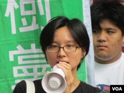 台湾人权促进会秘书长邱伊翎(美国之音张永泰拍摄)