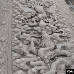 慈禧陵龙凤戏珠陛:凤在上龙在下