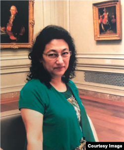 2016 年古丽善·阿巴斯 (Gulshan Abbas) 在美国佛罗里达州探亲。(照片由鲁山·阿巴斯提供)