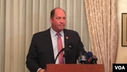 美国众议院外委会亚太小组委员会资深共和党众议员约霍参加双橡园《台湾关系法》40周年系列活动启动仪式(美国之音钟辰芳拍摄)