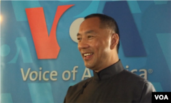 郭文贵接受美国之音采访 (美国之音方冰拍摄)