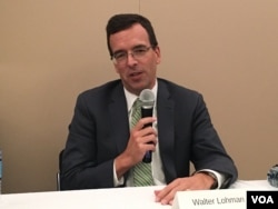 美国传统基金会亚洲研究中心主任洛曼 (美国之音钟辰芳拍摄)