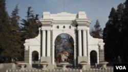 资料照片:清华大学的清华园牌坊