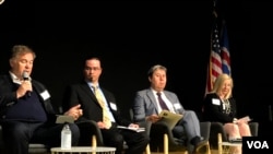 格陵兰驻美国代表奥尔森Olsen(右二)2019年5月23日出席在华盛顿的一场北极投资论坛(美国之音黎堡)