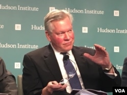 退役美国海军中将福克斯, 亨廷顿英格尔斯造船厂副总裁 (美国之音钟辰芳拍摄)