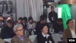 纪念胡耀邦逝世26周年讨论会发言者左起张博树、张艾梅、叶宁。(美国之音方冰拍摄)